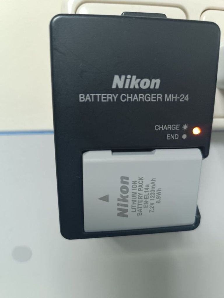 Оголошення Nikon d3400 + 18-55mm 1:3.5-5.6 g Б/У