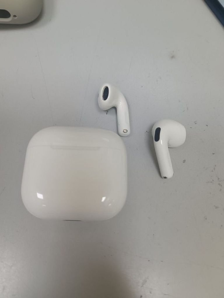 Купить Apple airpods 4 Б/У