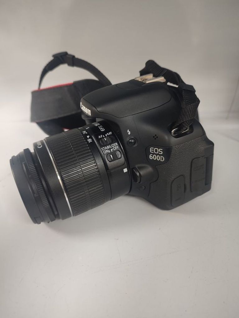 Дешево Canon eos 600d + ef-s 18-55mm 1:3.5-5.6 is ii з ломбарду