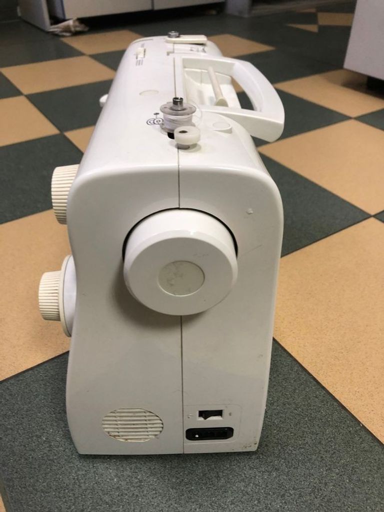 Оголошення Singer Tradition 2250 Б/У