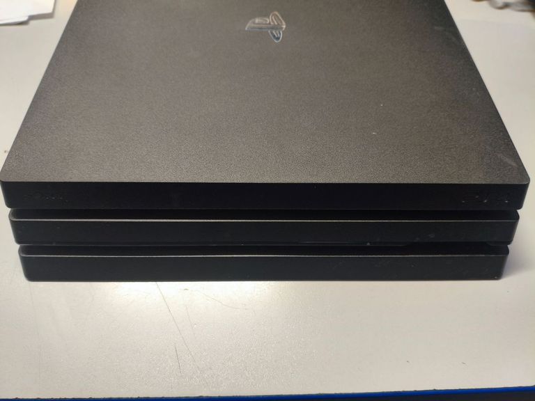 Оголошення Sony playstation 4 pro 1tb Б/У