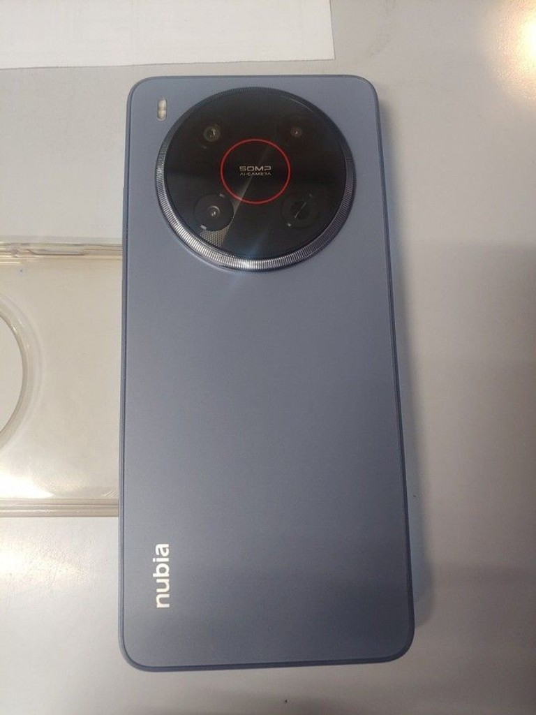 Дешиво Zte Nubia V70 Max 6/128GB Gray с ломбарда