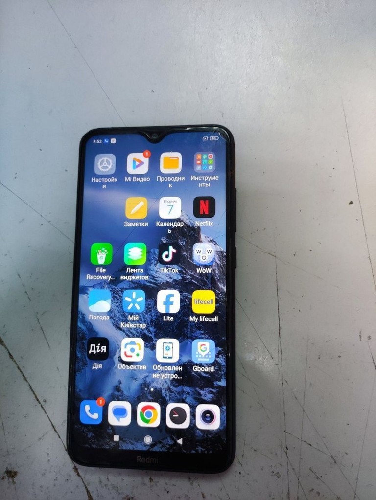Купить Xiaomi Redmi 8 3/32GB Blue Б/У