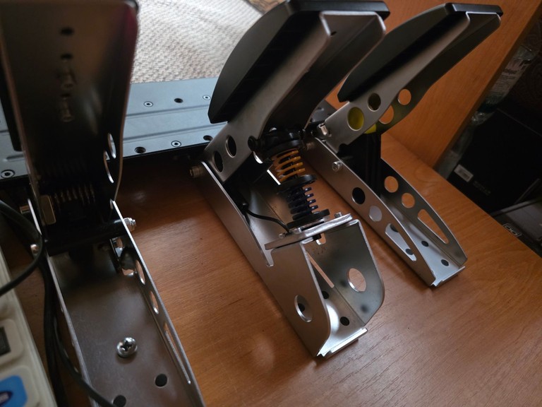 Дешиво Fanatec CSL Pedals LC с ломбарда