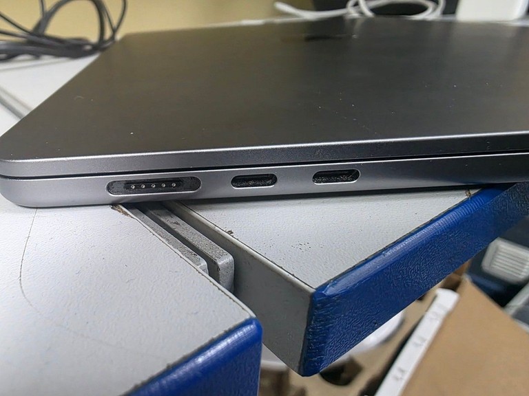 Дешиво Apple 15,3"/ a2941/ m2 / ram8gb/ ssd256gb/ retina, truetone с ломбарда