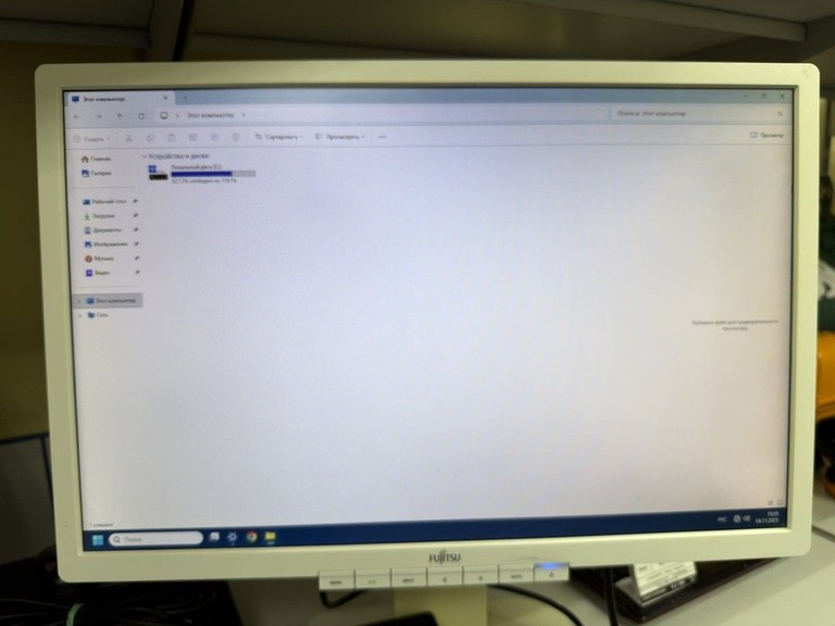 Дешево Fujitsu b22w-6 з ломбарду