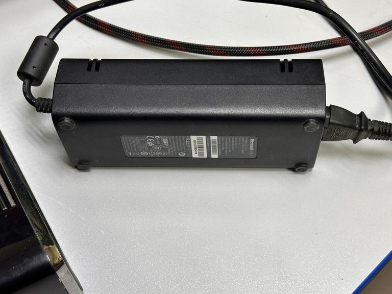 Microsoft xbox360 slim 250gb Код:01-201036076. Изображение 9