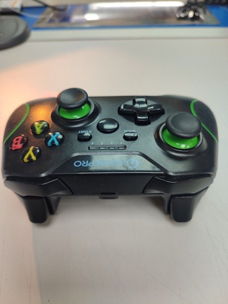 Дешево Gamepro mg650b-green з ломбарду