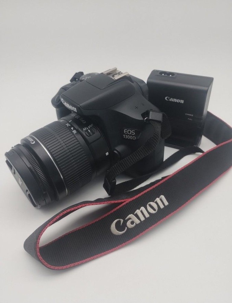 Купити Canon eos 1300d/ ef-s 18-55mm f/3,5-5,6 is iii Б/У