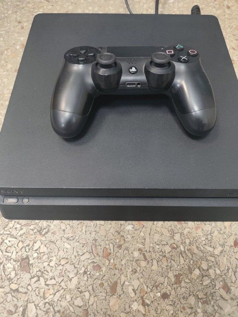 Купити Sony PlayStation 4 Slim 1TB Black Б/У