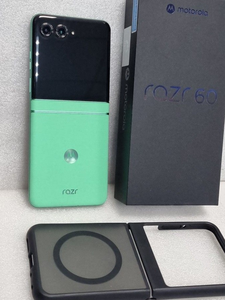 Оголошення Motorola Razr 60 8/256GB Gibraltar Sea Б/У