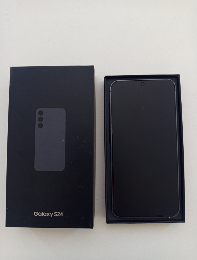 Купить Samsung Galaxy S24 8/256GB Onyx Black (SM-S921BZKG) Б/У