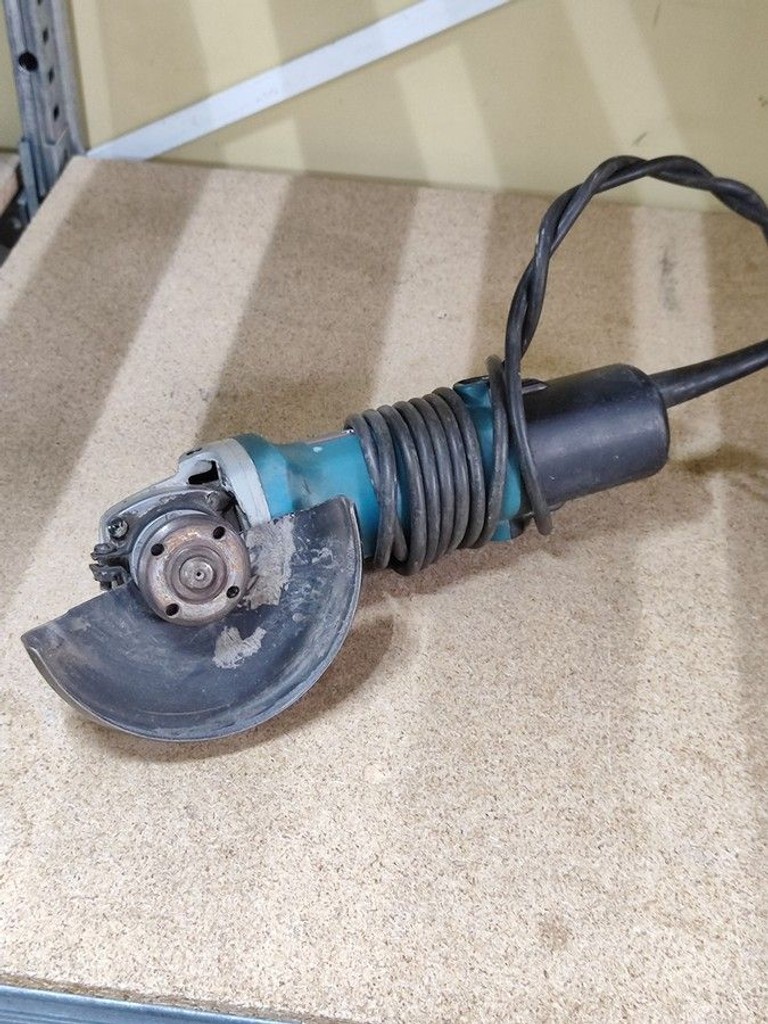Купити Makita 9522nb Б/У