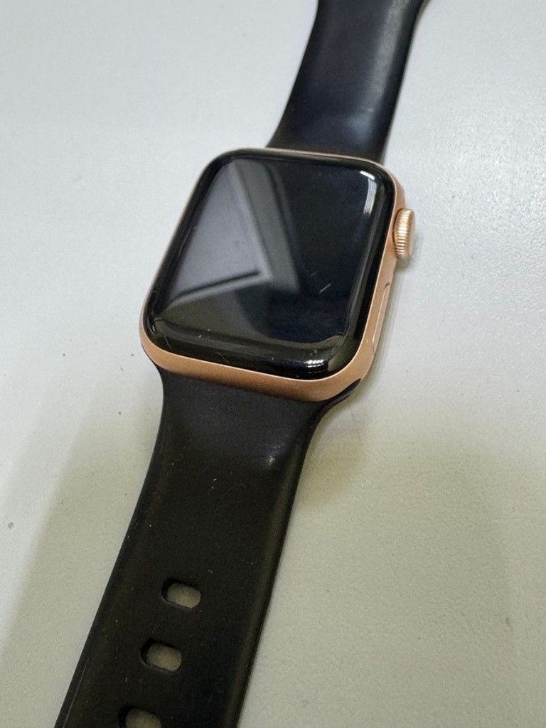 Дешево Apple watch se gps 40mm aluminum case з ломбарду