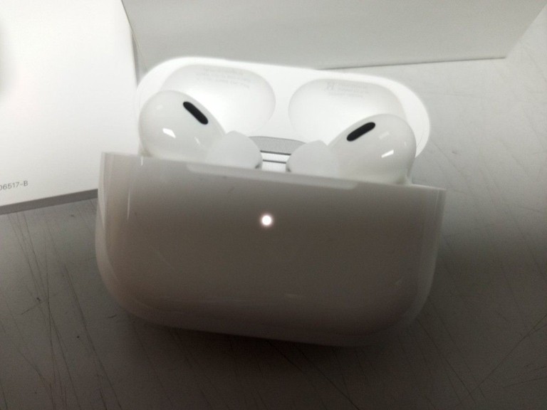 Оголошення Apple airpods pro 2nd generation with magsafe charging case usb-c Б/У