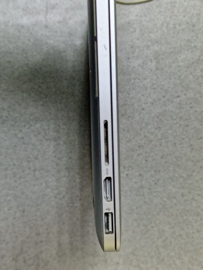 Дешево Apple macbook pro a1502, 13,3 core i5 2.4ghz, ram 4gb. ssd 128gb, intel iris 1536mb з ломбарду