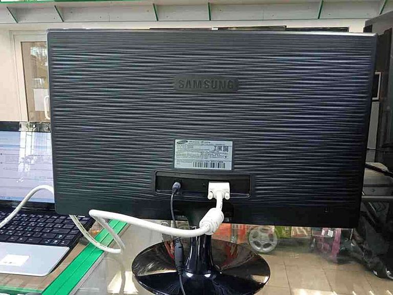 Дешиво Samsung s22d300n (ls22d300ny) с ломбарда