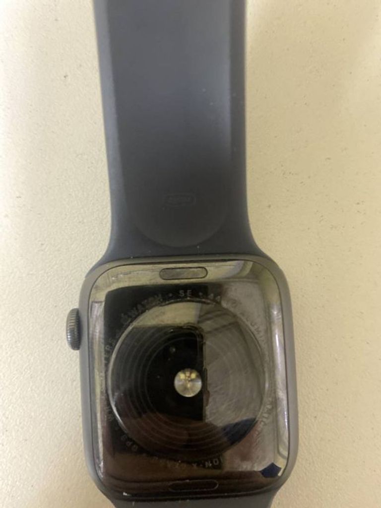 Apple watch se 44mm aluminum case