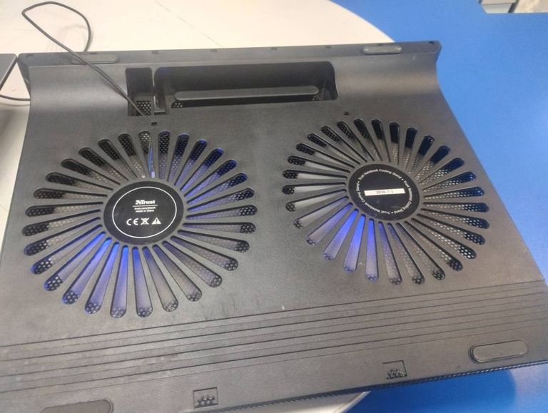 Розпродаж Trust azul laptop cooling stand, продавець Техноскарб