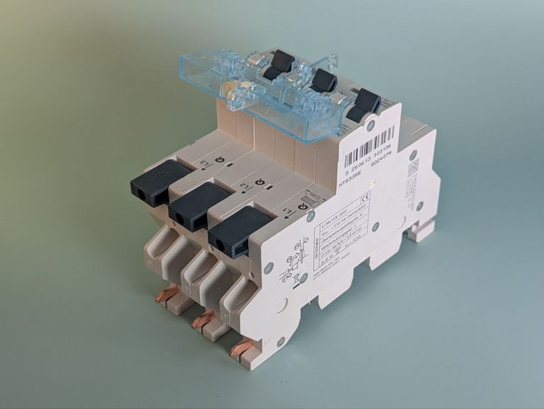 Купить MCB SLS Селективний автоматичний вимикач 3P Cs 63A, шина 40 мм-12x5/10 мм HTS363C. Новий.  Б/У