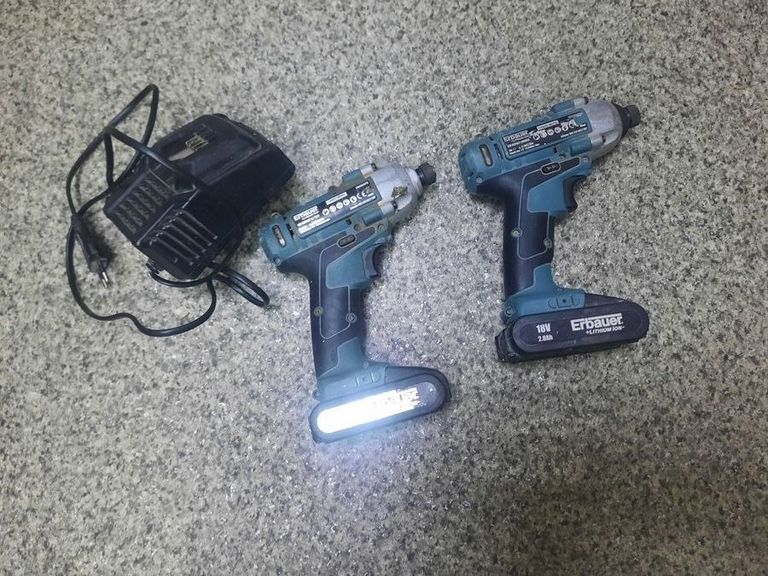 Купити Erbauer 2 тушки eri604ipd+2 акум. 18v 2.0 ah+зп Б/У