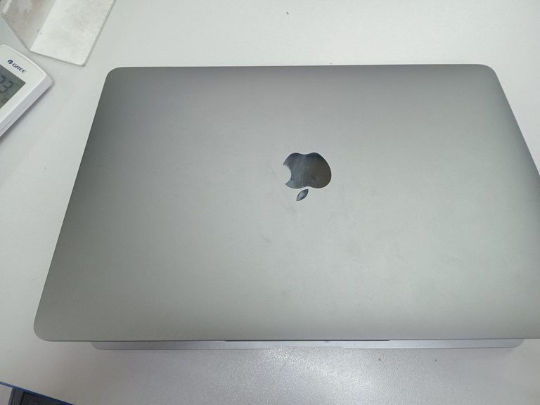 Дешево Apple MacBook Air 13'' Late 2020 з ломбарду