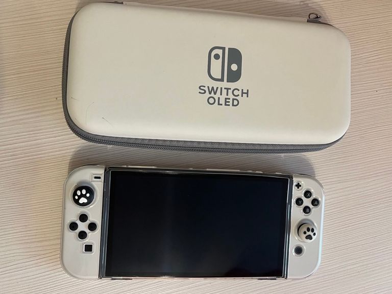 Купити Nintendo Switch OLED with White Joy-Con (045496453435) Б/У