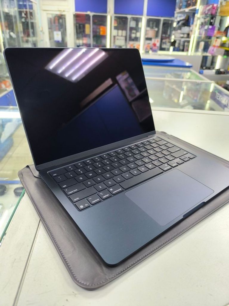 Apple macbook air 13,6" 2025 mc6t4 / apple m4/ 8 core gpu/ ram 16gb/ ssd 256gb/ a3240 Код:01-200833374. Изображение 16