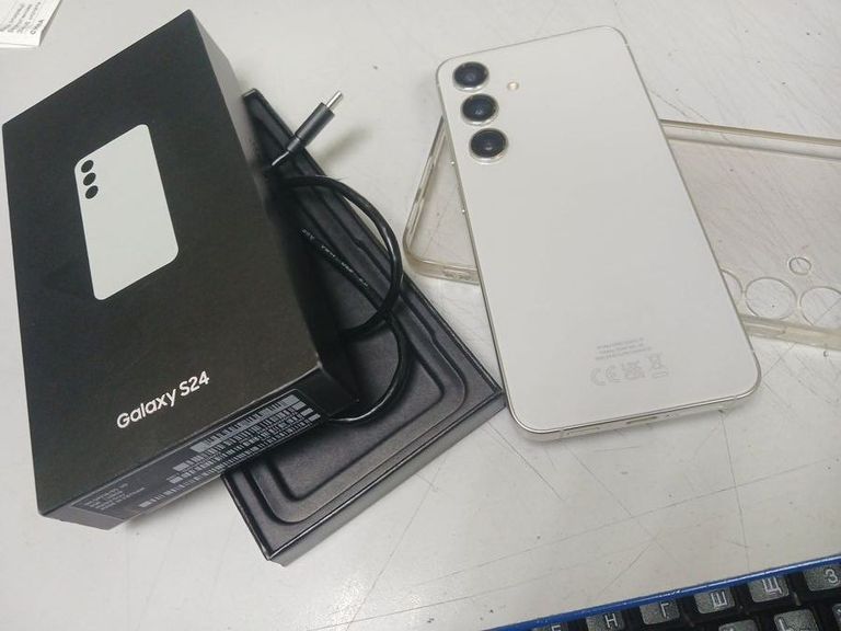 Оголошення Samsung galaxy s24 8/128gb Б/У