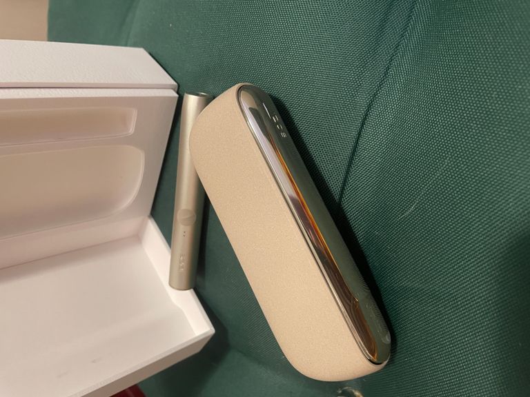 Купити Новий пристрій iqos iluma . Золотий. Запакованний. Гарантія. Б/У