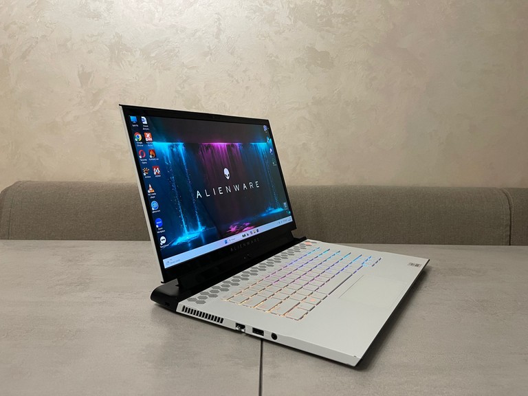 Дешиво Dell Alienware 15 R3, 15,6" 4K OLED с ломбарда