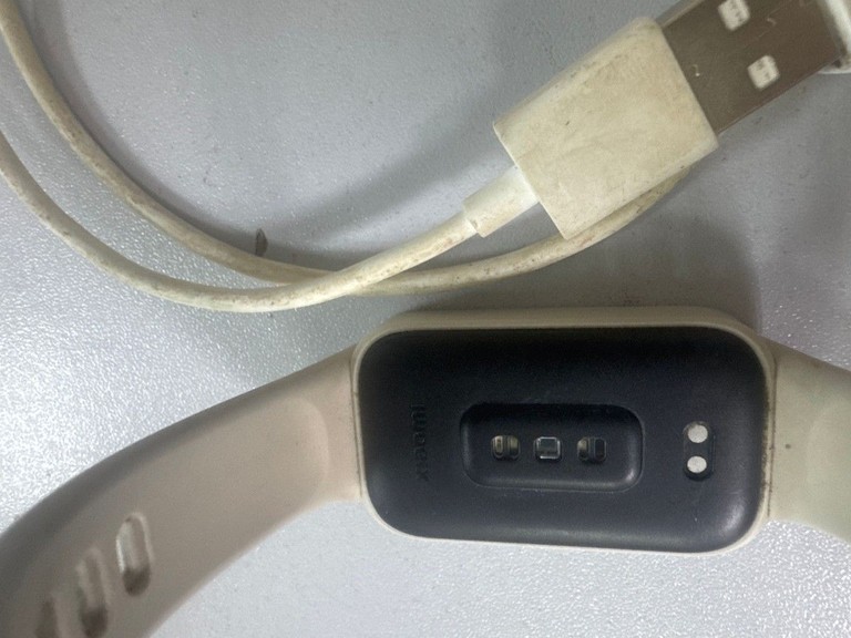 Дешиво Xiaomi smart band 9 active с ломбарда