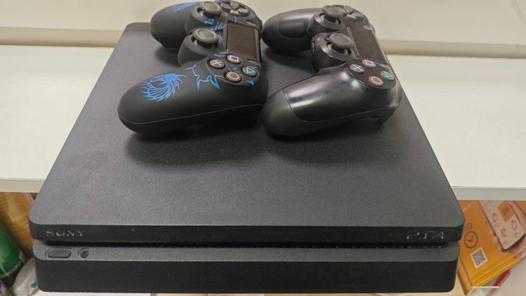 Купити Sony PlayStation 4 Slim 1TB Black Б/У
