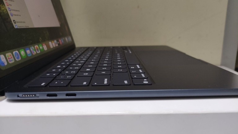 Apple macbook air 13,6" 2025 mc6t4 / apple m4/ 8 core gpu/ ram 16gb/ ssd 256gb/ a3240 Код:01-200973774. Зображення 5