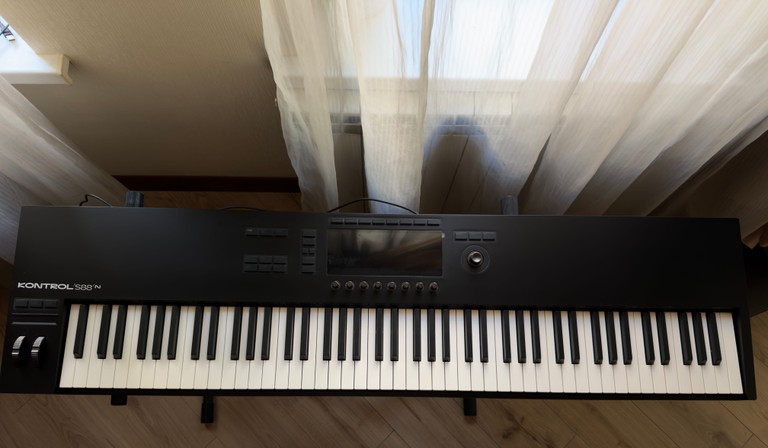 Купить Native instruments Komplete Kontrol S88 MK3 Б/У