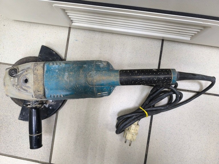 Оголошення Makita GA9020 Б/У
