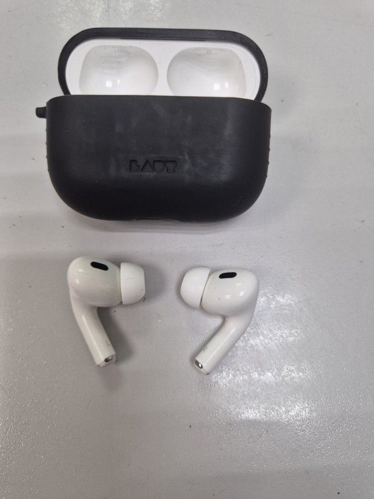 Купити Apple airpods pro 2nd generation with magsafe charging case usb-c Б/У