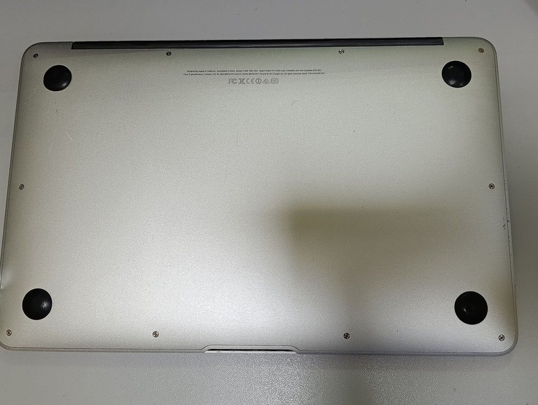 Купити Apple macbook air 2013 a1465 11.6" core-i5 1,3ghz/ram4gb/ssd128gb/intel hd graphics 5000 Б/У