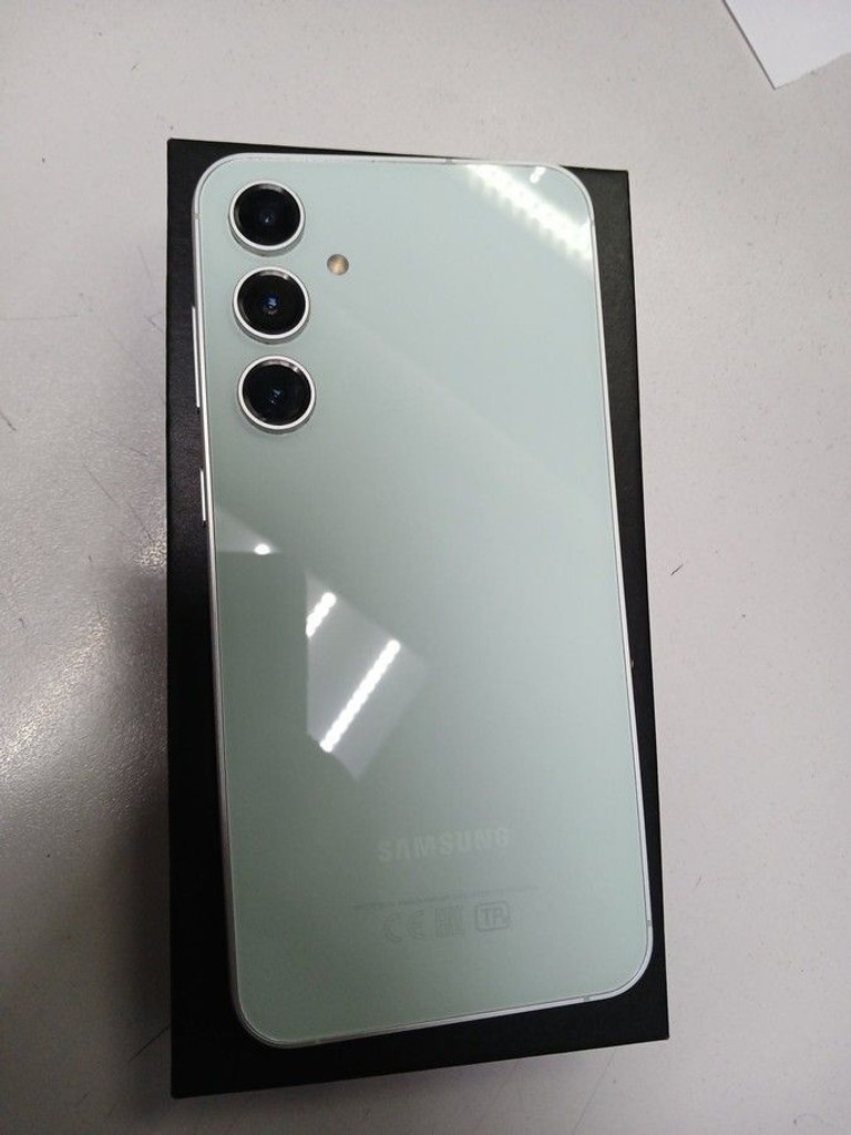 Оголошення Samsung galaxy s23 fe sm-s711b 8/128gb Б/У