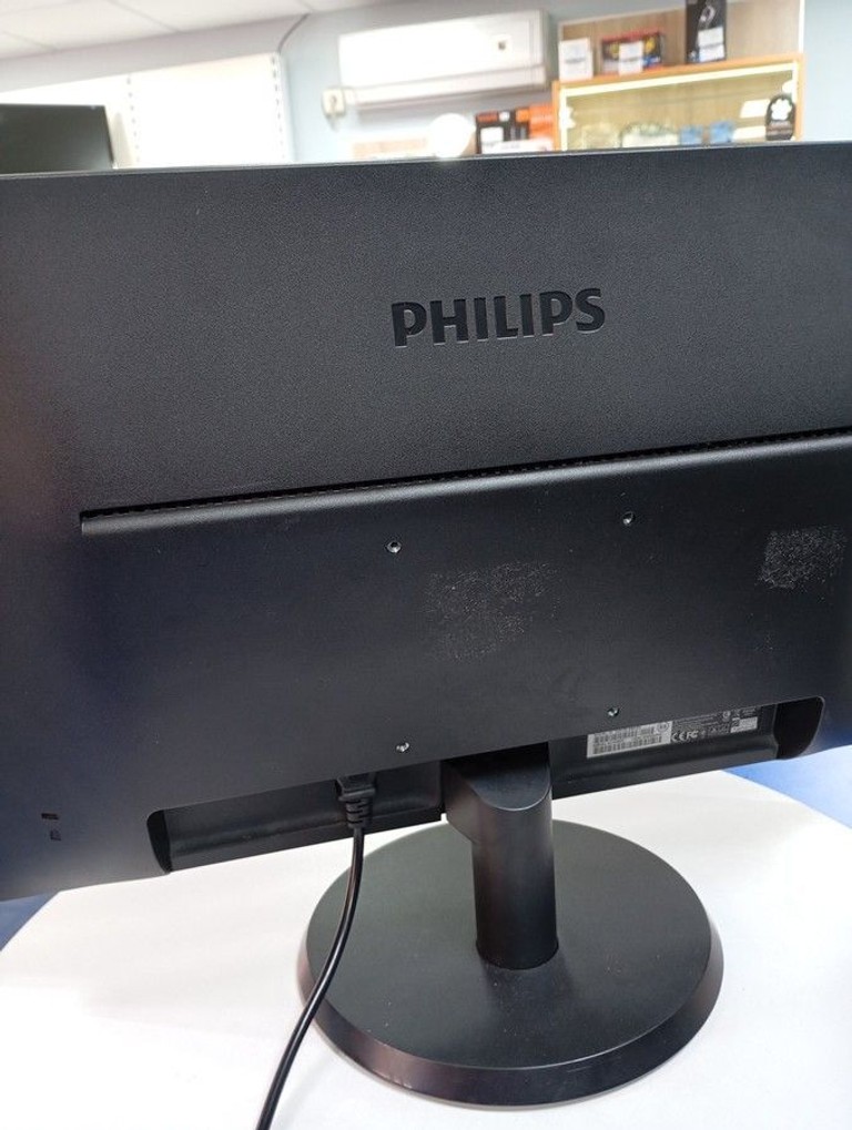 Дешиво Philips 223v5l с ломбарда