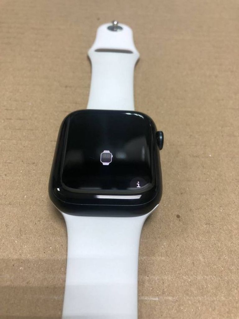 Объявление Apple watch series 7 gps 45mm aluminum case with sport Б/У