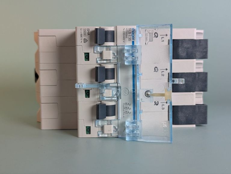 Объявление MCB SLS Селективний автоматичний вимикач 3P Cs 63A, шина 40 мм-12x5/10 мм HTS363C. Новий.  Б/У