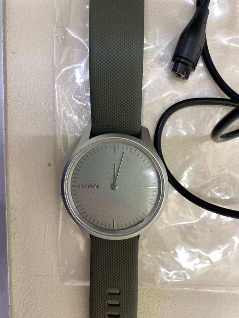 Оголошення Garmin vivomove style silver aluminum w. moss silicone b. 010-02240-01 Б/У