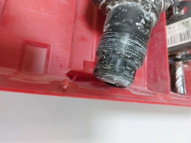 Дешево Makita HR2470 з ломбарду