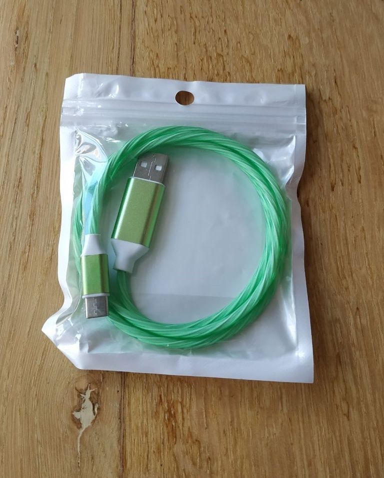 Дешиво Кабель для зарядки з підсвіткою USB / Type-C Green Новий. с ломбарда