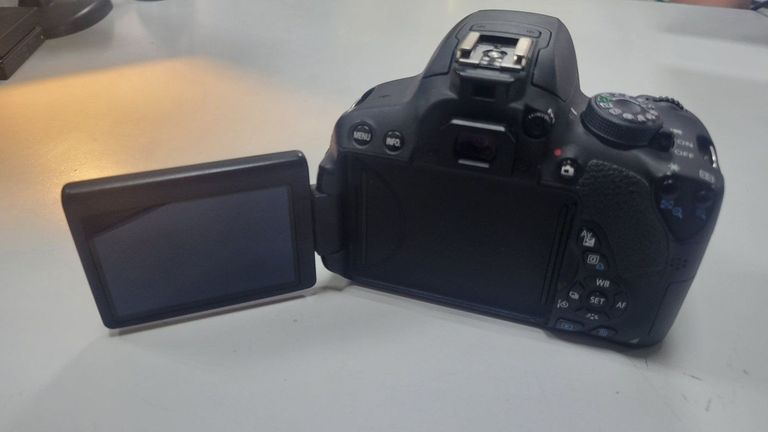Оголошення Canon EOS 700D body Б/У