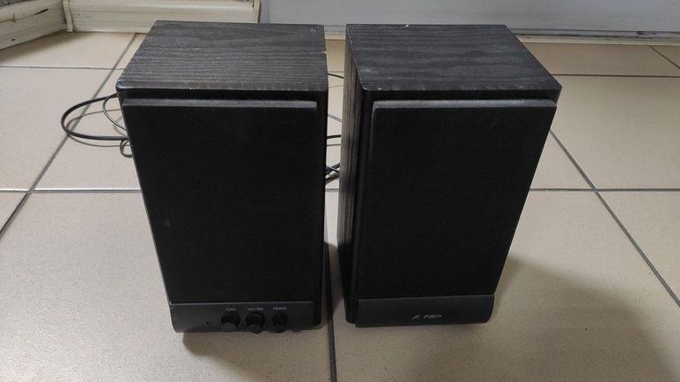 Купити F&D r-215 Б/У