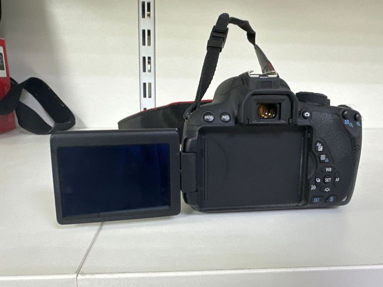 Объявление Canon eos 700d + ef-s 18-55mm 1:3.5-5.6 is stm Б/У