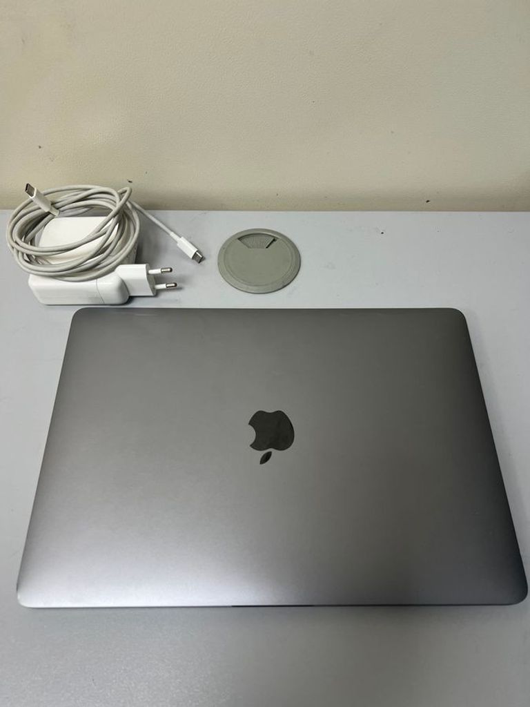 Купити Apple a1708 /macbook pro 13,3" core i5 2,3ghz/ram8gb/ssd 256gb/intel iris plus graphics 640 Б/У