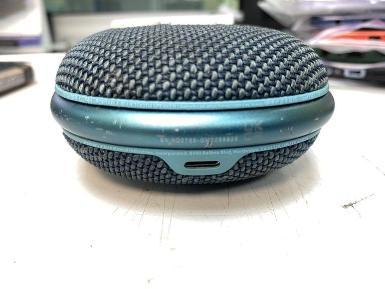 Оголошення Jbl clip 4 Б/У